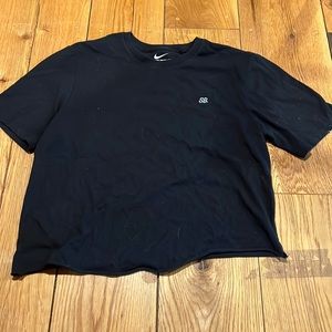 nike cropped tee